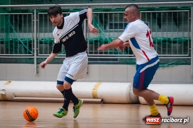 Zdjęcie w galerii na portalu naszraciborz.pl: Niedzielny wieczór z Halową Ligą Piłki Nożnej wiadomości z regionu