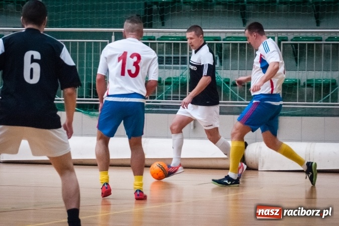 Zdjęcie w galerii na portalu naszraciborz.pl: Niedzielny wieczór z Halową Ligą Piłki Nożnej wiadomości z regionu