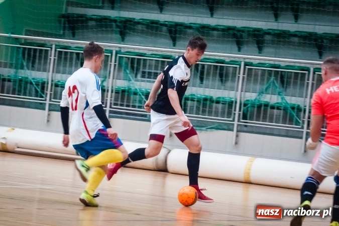 Zdjęcie w galerii na portalu naszraciborz.pl: Niedzielny wieczór z Halową Ligą Piłki Nożnej wiadomości z regionu