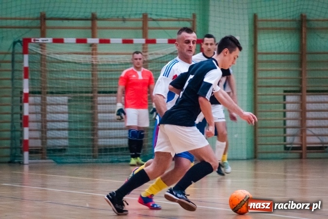 Zdjęcie w galerii na portalu naszraciborz.pl: Niedzielny wieczór z Halową Ligą Piłki Nożnej wiadomości z regionu