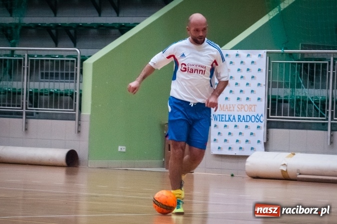 Zdjęcie w galerii na portalu naszraciborz.pl: Niedzielny wieczór z Halową Ligą Piłki Nożnej wiadomości z regionu