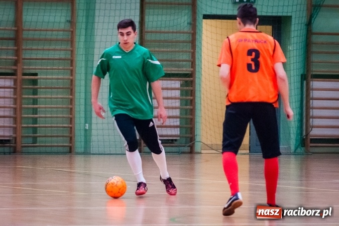 Zdjęcie w galerii na portalu naszraciborz.pl: Niedzielny wieczór z Halową Ligą Piłki Nożnej wiadomości z regionu