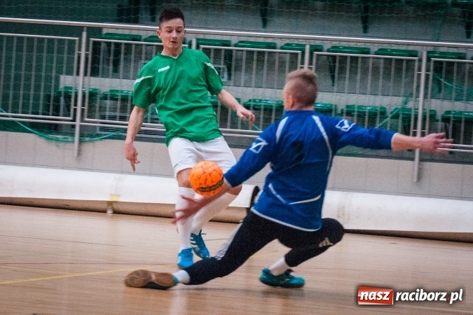 Zdjęcie w galerii na portalu naszraciborz.pl: Niedzielny wieczór z Halową Ligą Piłki Nożnej wiadomości z regionu