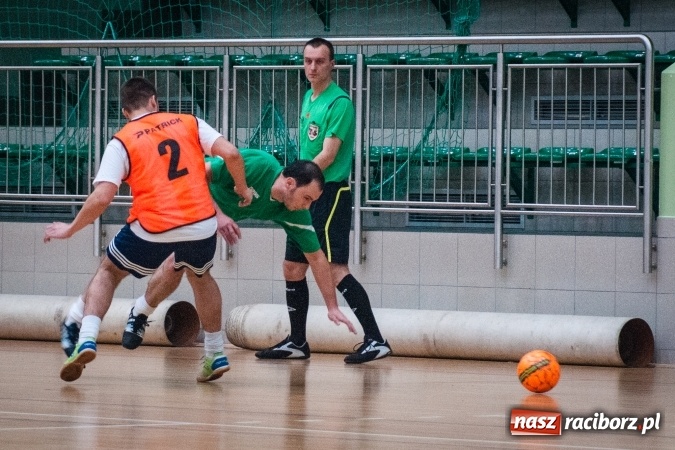 Zdjęcie w galerii na portalu naszraciborz.pl: Niedzielny wieczór z Halową Ligą Piłki Nożnej wiadomości z regionu