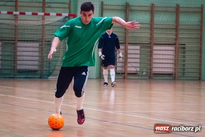 Zdjęcie w galerii na portalu naszraciborz.pl: Niedzielny wieczór z Halową Ligą Piłki Nożnej wiadomości z regionu