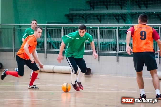 Zdjęcie w galerii na portalu naszraciborz.pl: Niedzielny wieczór z Halową Ligą Piłki Nożnej wiadomości z regionu