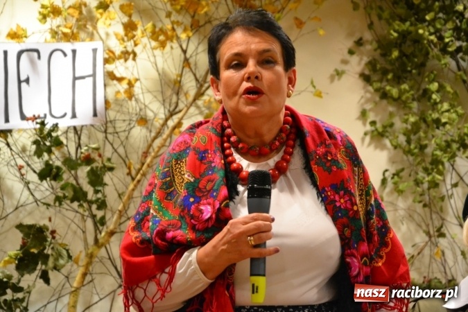 Zdjęcie w galerii na portalu naszraciborz.pl: W pośpiechu na Święta Bożego Narodzenia - widowisko wigilijne na Zamku Piastowskim wiadomości z regionu