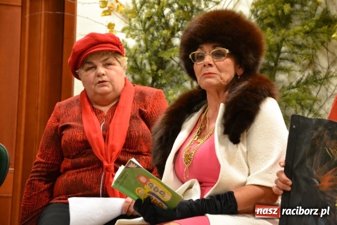 Zdjęcie w galerii na portalu naszraciborz.pl: W pośpiechu na Święta Bożego Narodzenia - widowisko wigilijne na Zamku Piastowskim wiadomości z regionu