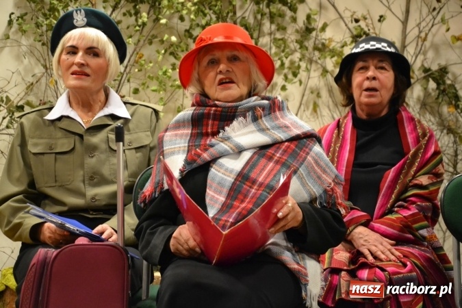 Zdjęcie w galerii na portalu naszraciborz.pl: W pośpiechu na Święta Bożego Narodzenia - widowisko wigilijne na Zamku Piastowskim wiadomości z regionu