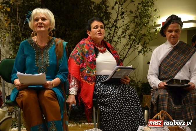 Zdjęcie w galerii na portalu naszraciborz.pl: W pośpiechu na Święta Bożego Narodzenia - widowisko wigilijne na Zamku Piastowskim wiadomości z regionu