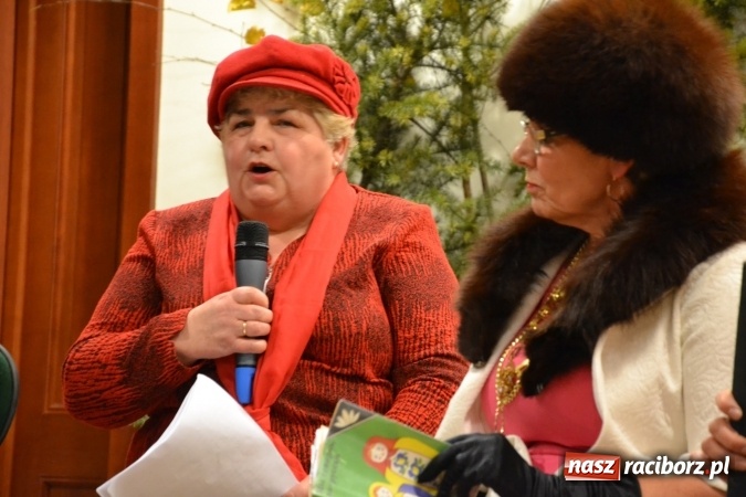 Zdjęcie w galerii na portalu naszraciborz.pl: W pośpiechu na Święta Bożego Narodzenia - widowisko wigilijne na Zamku Piastowskim wiadomości z regionu