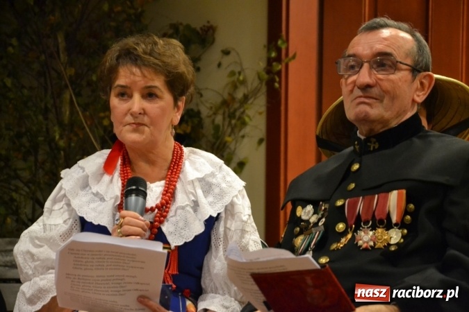 Zdjęcie w galerii na portalu naszraciborz.pl: W pośpiechu na Święta Bożego Narodzenia - widowisko wigilijne na Zamku Piastowskim wiadomości z regionu