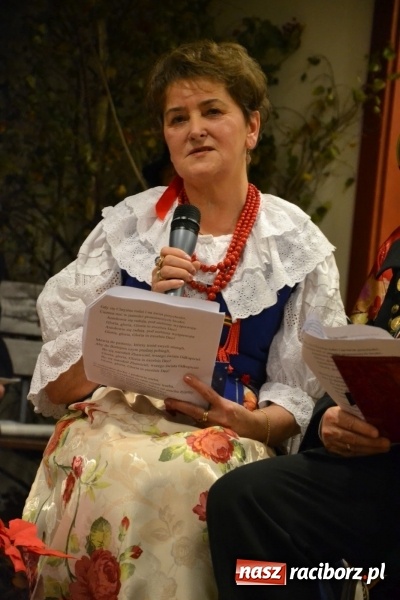 Zdjęcie w galerii na portalu naszraciborz.pl: W pośpiechu na Święta Bożego Narodzenia - widowisko wigilijne na Zamku Piastowskim wiadomości z regionu