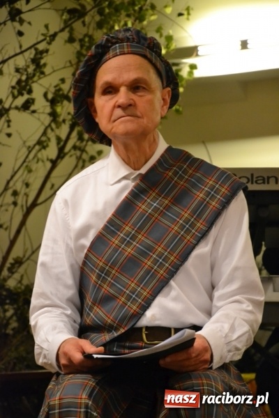 Zdjęcie w galerii na portalu naszraciborz.pl: W pośpiechu na Święta Bożego Narodzenia - widowisko wigilijne na Zamku Piastowskim wiadomości z regionu