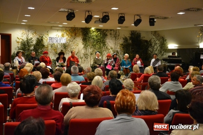 Zdjęcie w galerii na portalu naszraciborz.pl: W pośpiechu na Święta Bożego Narodzenia - widowisko wigilijne na Zamku Piastowskim wiadomości z regionu