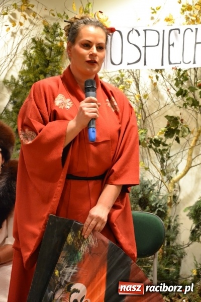 Zdjęcie w galerii na portalu naszraciborz.pl: W pośpiechu na Święta Bożego Narodzenia - widowisko wigilijne na Zamku Piastowskim wiadomości z regionu