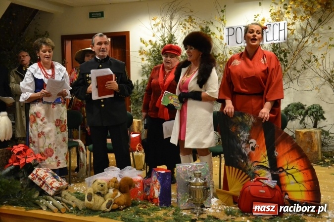 Zdjęcie w galerii na portalu naszraciborz.pl: W pośpiechu na Święta Bożego Narodzenia - widowisko wigilijne na Zamku Piastowskim wiadomości z regionu