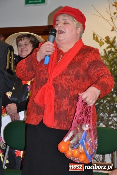 Zdjęcie w galerii na portalu naszraciborz.pl: W pośpiechu na Święta Bożego Narodzenia - widowisko wigilijne na Zamku Piastowskim wiadomości z regionu