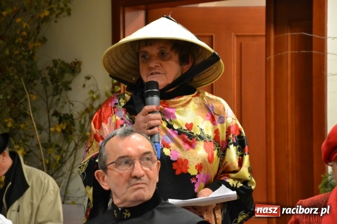 Zdjęcie w galerii na portalu naszraciborz.pl: W pośpiechu na Święta Bożego Narodzenia - widowisko wigilijne na Zamku Piastowskim wiadomości z regionu