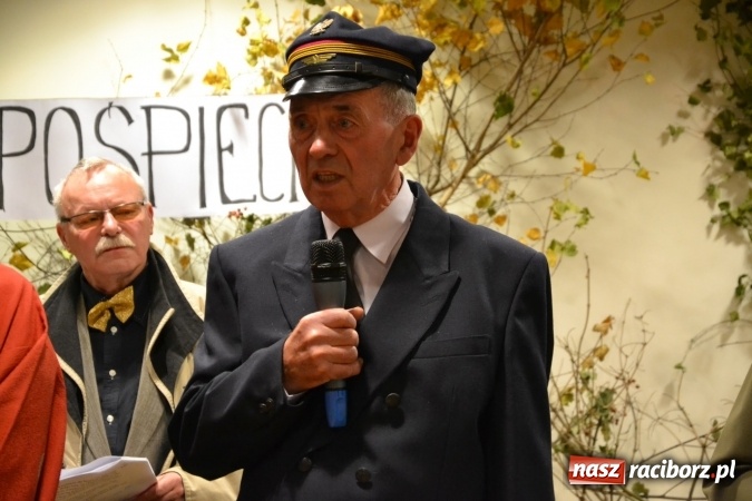 Zdjęcie w galerii na portalu naszraciborz.pl: W pośpiechu na Święta Bożego Narodzenia - widowisko wigilijne na Zamku Piastowskim wiadomości z regionu