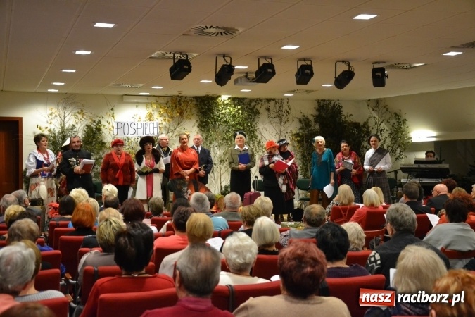 Zdjęcie w galerii na portalu naszraciborz.pl: W pośpiechu na Święta Bożego Narodzenia - widowisko wigilijne na Zamku Piastowskim wiadomości z regionu