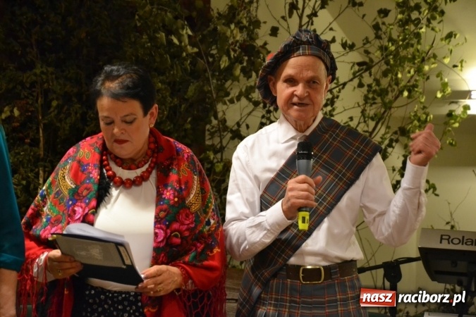 Zdjęcie w galerii na portalu naszraciborz.pl: W pośpiechu na Święta Bożego Narodzenia - widowisko wigilijne na Zamku Piastowskim wiadomości z regionu