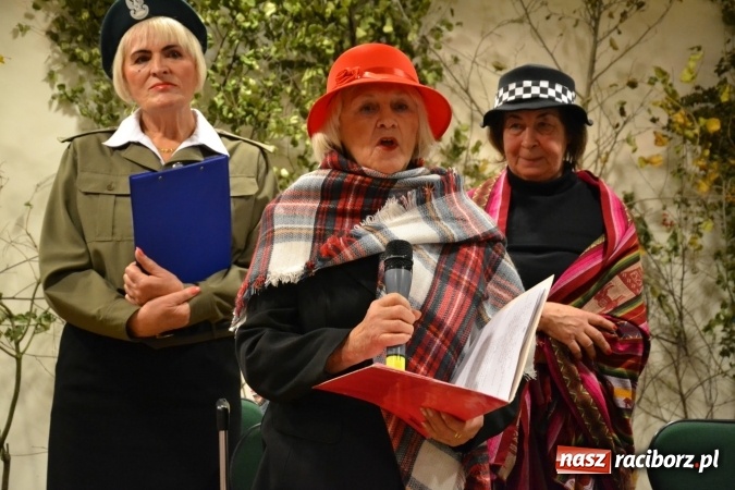 Zdjęcie w galerii na portalu naszraciborz.pl: W pośpiechu na Święta Bożego Narodzenia - widowisko wigilijne na Zamku Piastowskim wiadomości z regionu