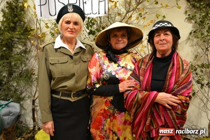 Zdjęcie w galerii na portalu naszraciborz.pl: W pośpiechu na Święta Bożego Narodzenia - widowisko wigilijne na Zamku Piastowskim wiadomości z regionu