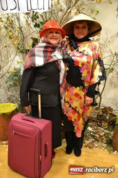 Zdjęcie w galerii na portalu naszraciborz.pl: W pośpiechu na Święta Bożego Narodzenia - widowisko wigilijne na Zamku Piastowskim wiadomości z regionu