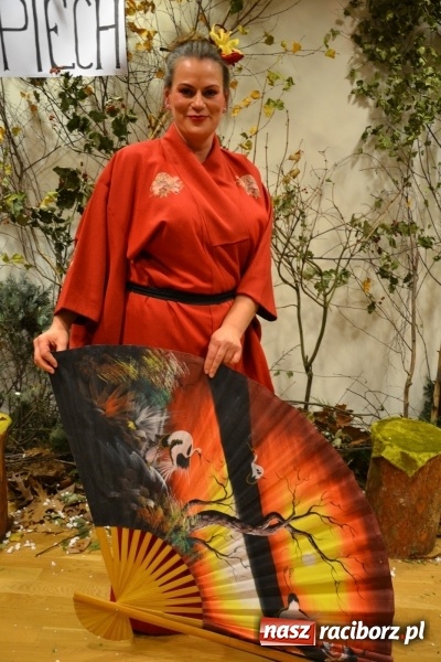 Zdjęcie w galerii na portalu naszraciborz.pl: W pośpiechu na Święta Bożego Narodzenia - widowisko wigilijne na Zamku Piastowskim wiadomości z regionu