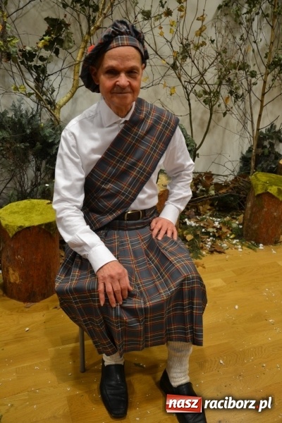 Zdjęcie w galerii na portalu naszraciborz.pl: W pośpiechu na Święta Bożego Narodzenia - widowisko wigilijne na Zamku Piastowskim wiadomości z regionu