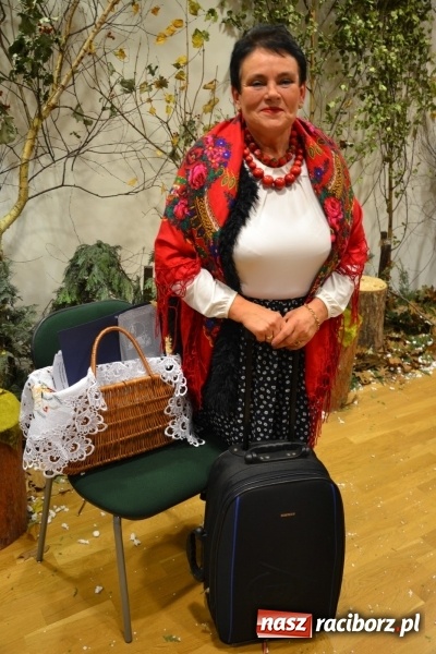 Zdjęcie w galerii na portalu naszraciborz.pl: W pośpiechu na Święta Bożego Narodzenia - widowisko wigilijne na Zamku Piastowskim wiadomości z regionu