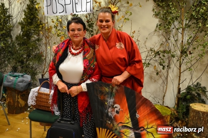 Zdjęcie w galerii na portalu naszraciborz.pl: W pośpiechu na Święta Bożego Narodzenia - widowisko wigilijne na Zamku Piastowskim wiadomości z regionu