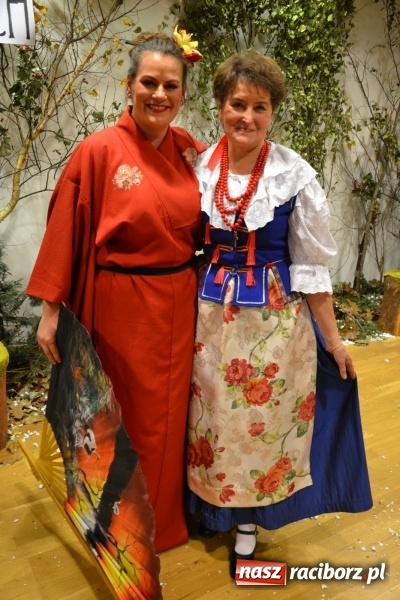 Zdjęcie w galerii na portalu naszraciborz.pl: W pośpiechu na Święta Bożego Narodzenia - widowisko wigilijne na Zamku Piastowskim wiadomości z regionu