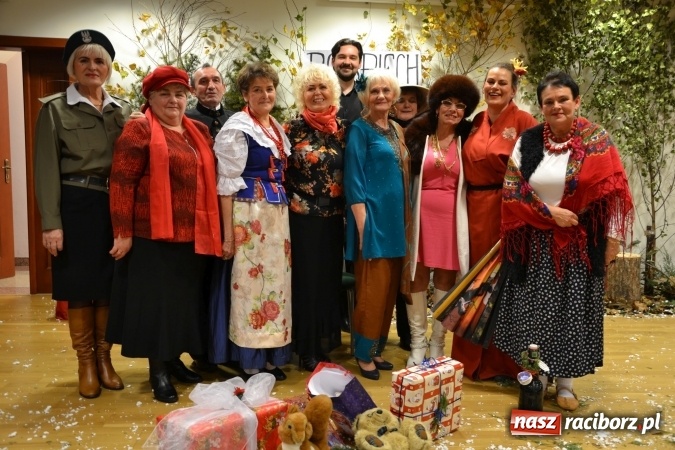 Zdjęcie w galerii na portalu naszraciborz.pl: W pośpiechu na Święta Bożego Narodzenia - widowisko wigilijne na Zamku Piastowskim wiadomości z regionu