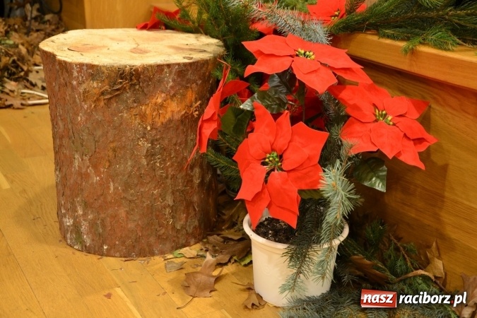 Zdjęcie w galerii na portalu naszraciborz.pl: W pośpiechu na Święta Bożego Narodzenia - widowisko wigilijne na Zamku Piastowskim wiadomości z regionu