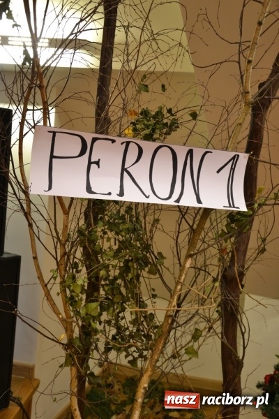 Zdjęcie w galerii na portalu naszraciborz.pl: W pośpiechu na Święta Bożego Narodzenia - widowisko wigilijne na Zamku Piastowskim wiadomości z regionu