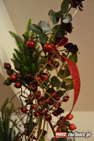 Zdjęcie w galerii na portalu naszraciborz.pl: W pośpiechu na Święta Bożego Narodzenia - widowisko wigilijne na Zamku Piastowskim wiadomości z regionu