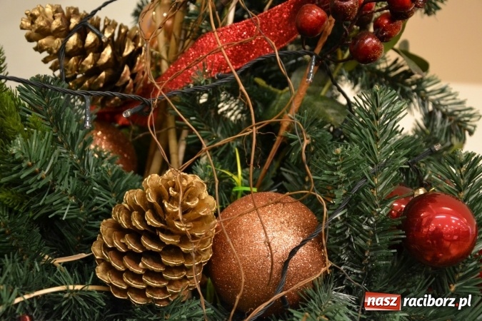 Zdjęcie w galerii na portalu naszraciborz.pl: W pośpiechu na Święta Bożego Narodzenia - widowisko wigilijne na Zamku Piastowskim wiadomości z regionu