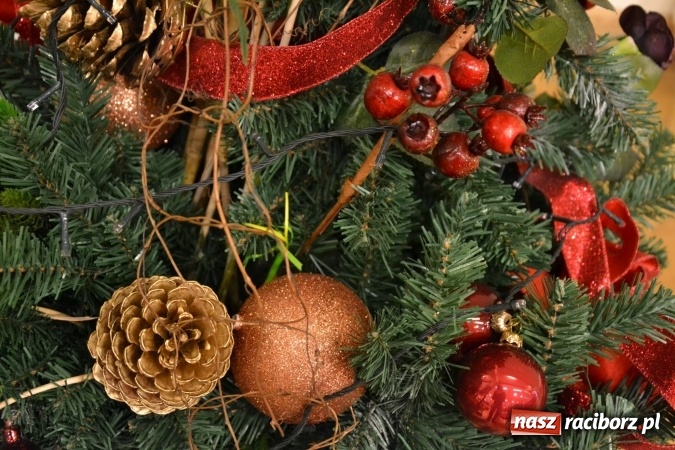 Zdjęcie w galerii na portalu naszraciborz.pl: W pośpiechu na Święta Bożego Narodzenia - widowisko wigilijne na Zamku Piastowskim wiadomości z regionu