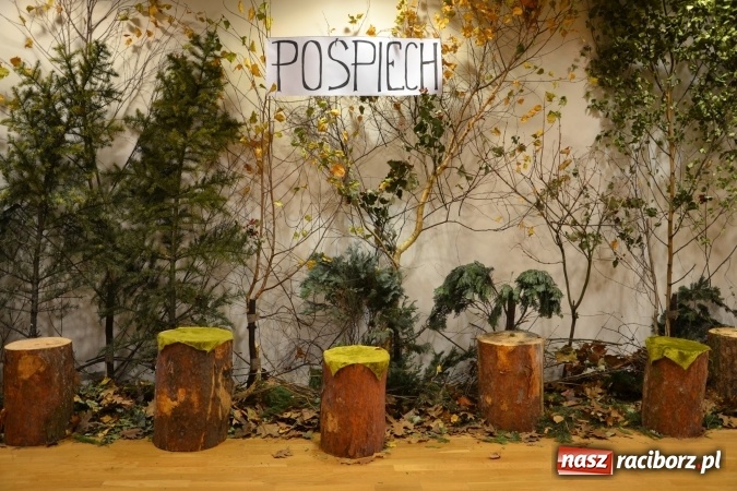 Zdjęcie w galerii na portalu naszraciborz.pl: W pośpiechu na Święta Bożego Narodzenia - widowisko wigilijne na Zamku Piastowskim wiadomości z regionu