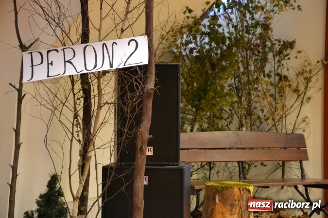 Zdjęcie w galerii na portalu naszraciborz.pl: W pośpiechu na Święta Bożego Narodzenia - widowisko wigilijne na Zamku Piastowskim wiadomości z regionu