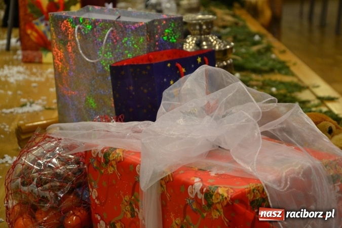 Zdjęcie w galerii na portalu naszraciborz.pl: W pośpiechu na Święta Bożego Narodzenia - widowisko wigilijne na Zamku Piastowskim wiadomości z regionu