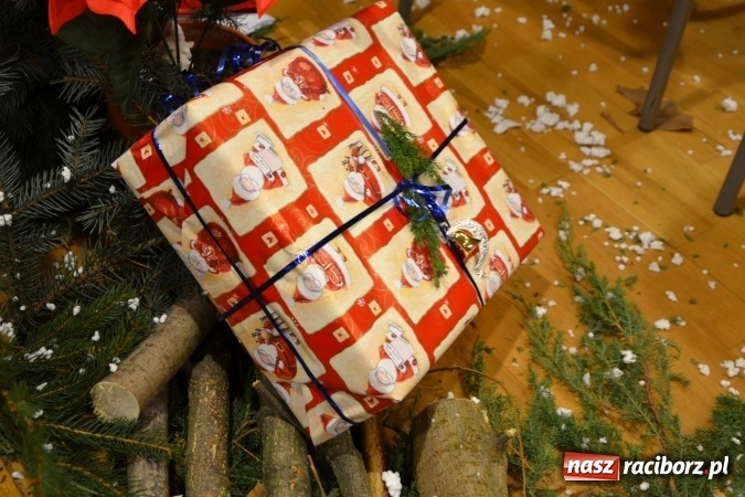 Zdjęcie w galerii na portalu naszraciborz.pl: W pośpiechu na Święta Bożego Narodzenia - widowisko wigilijne na Zamku Piastowskim wiadomości z regionu