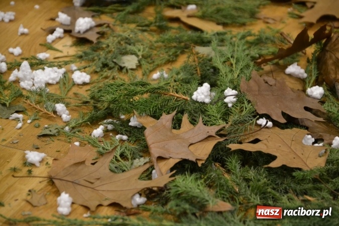 Zdjęcie w galerii na portalu naszraciborz.pl: W pośpiechu na Święta Bożego Narodzenia - widowisko wigilijne na Zamku Piastowskim wiadomości z regionu