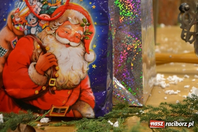 Zdjęcie w galerii na portalu naszraciborz.pl: W pośpiechu na Święta Bożego Narodzenia - widowisko wigilijne na Zamku Piastowskim wiadomości z regionu