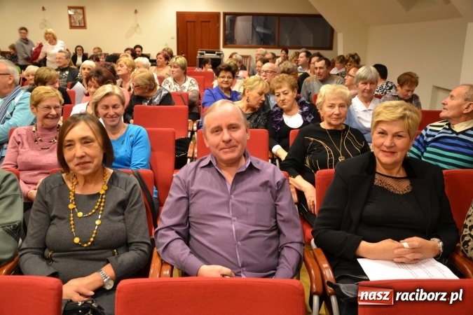 Zdjęcie w galerii na portalu naszraciborz.pl: W pośpiechu na Święta Bożego Narodzenia - widowisko wigilijne na Zamku Piastowskim wiadomości z regionu