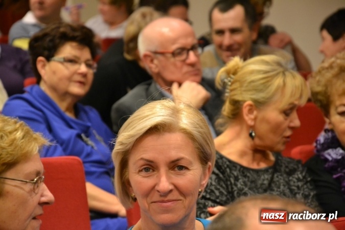 Zdjęcie w galerii na portalu naszraciborz.pl: W pośpiechu na Święta Bożego Narodzenia - widowisko wigilijne na Zamku Piastowskim wiadomości z regionu