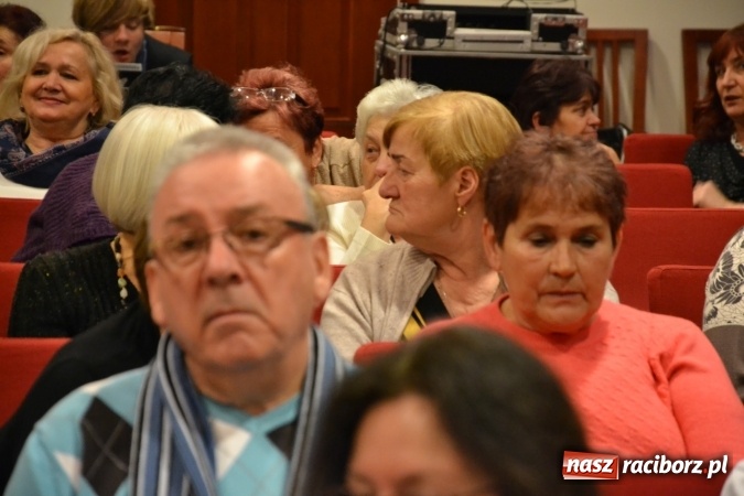 Zdjęcie w galerii na portalu naszraciborz.pl: W pośpiechu na Święta Bożego Narodzenia - widowisko wigilijne na Zamku Piastowskim wiadomości z regionu