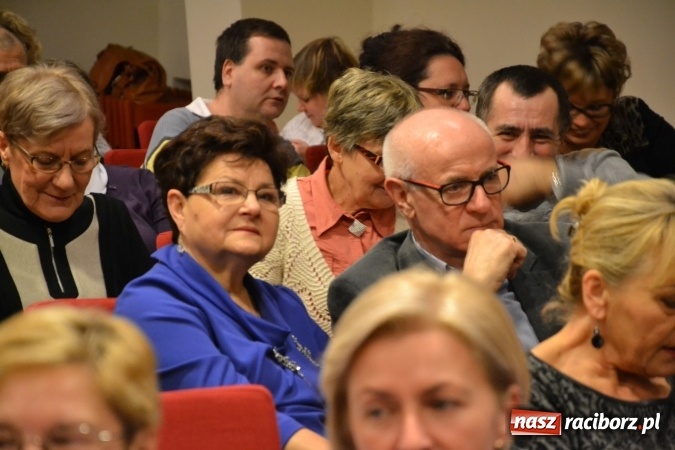 Zdjęcie w galerii na portalu naszraciborz.pl: W pośpiechu na Święta Bożego Narodzenia - widowisko wigilijne na Zamku Piastowskim wiadomości z regionu